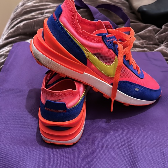 Nike - Picture 3 of 8